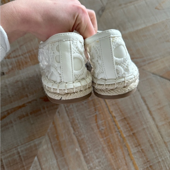 Universal Threads Flats - Picture 2 of 4